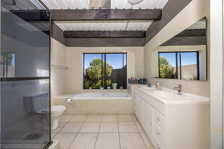 6 Bedroom Property for Sale in Brandwacht Western Cape